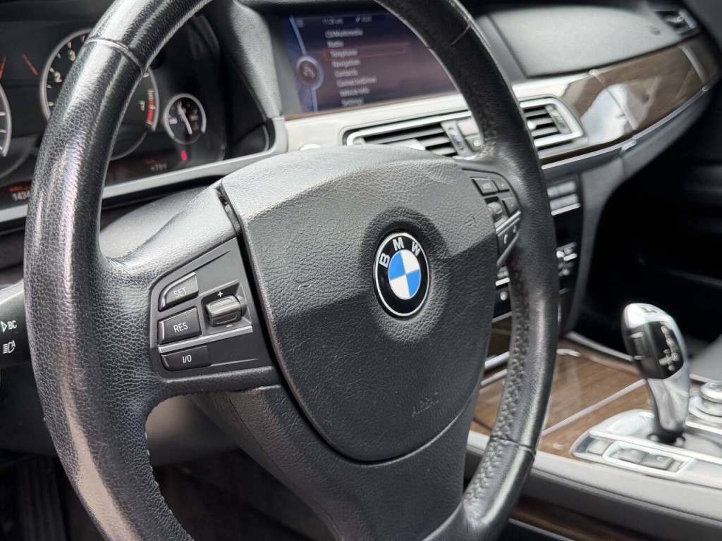 2010 BMW 7 Series Image 29
