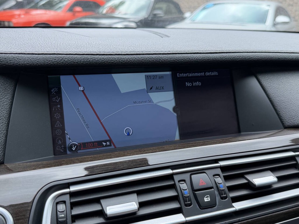 2010 BMW 7 Series Image 32