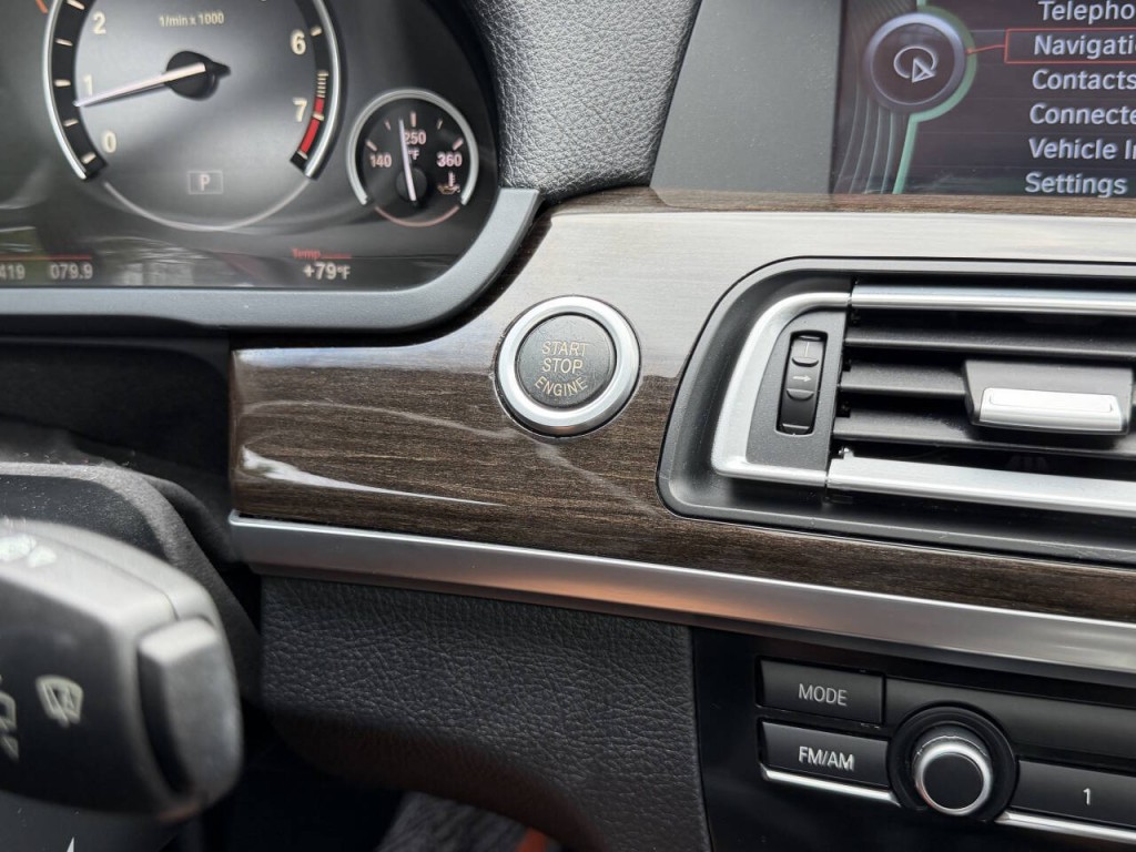 2010 BMW 7 Series Image 34