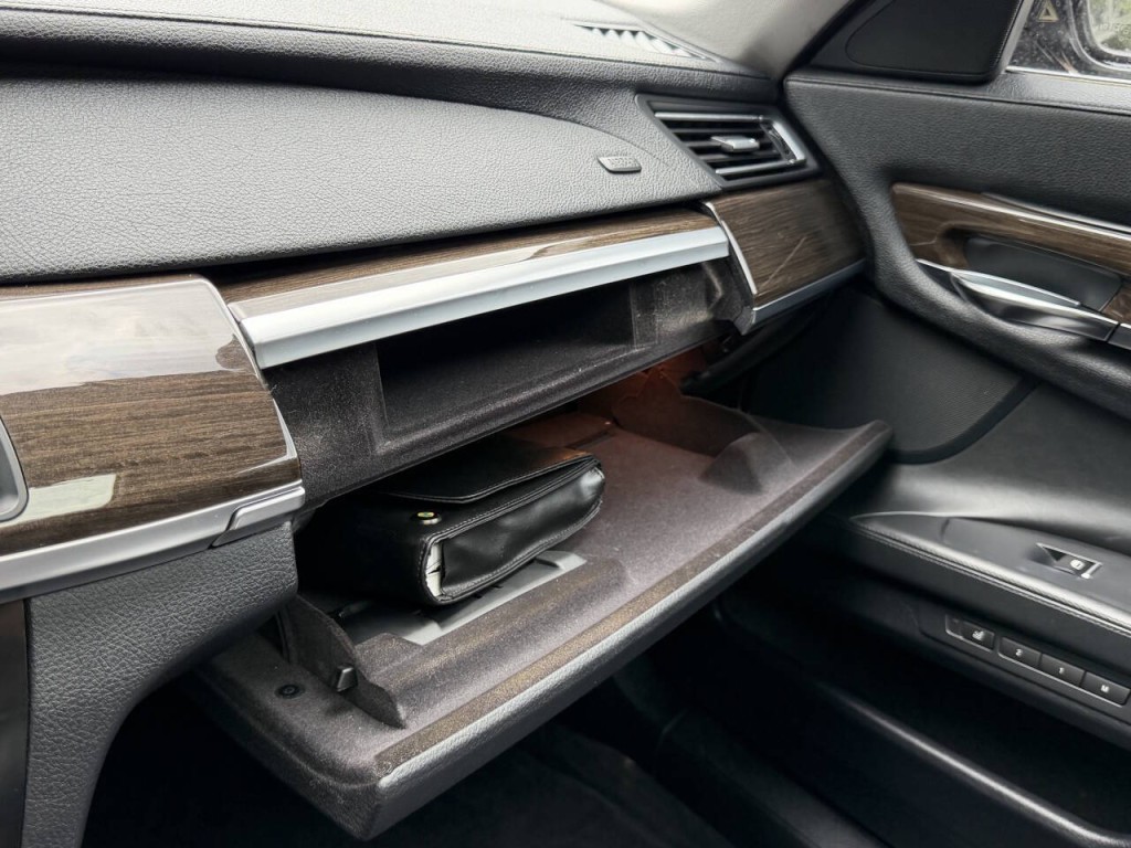 2010 BMW 7 Series Image 36