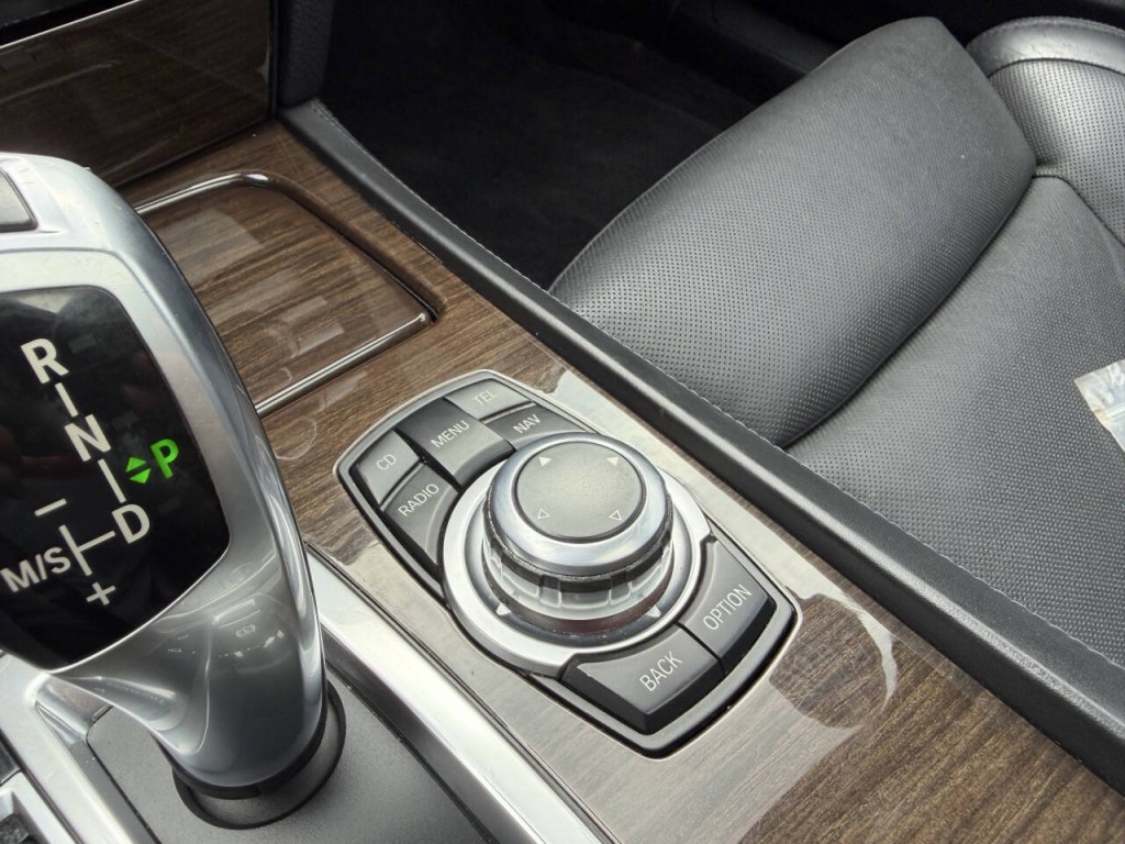 2010 BMW 7 Series Image 38