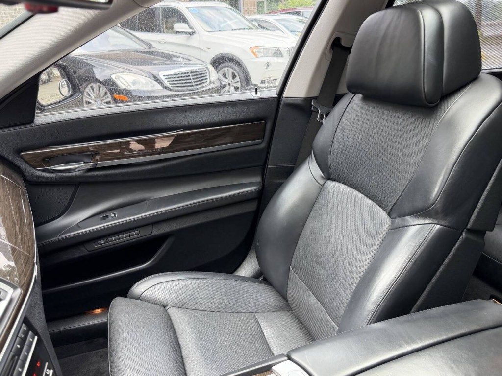 2010 BMW 7 Series Image 43