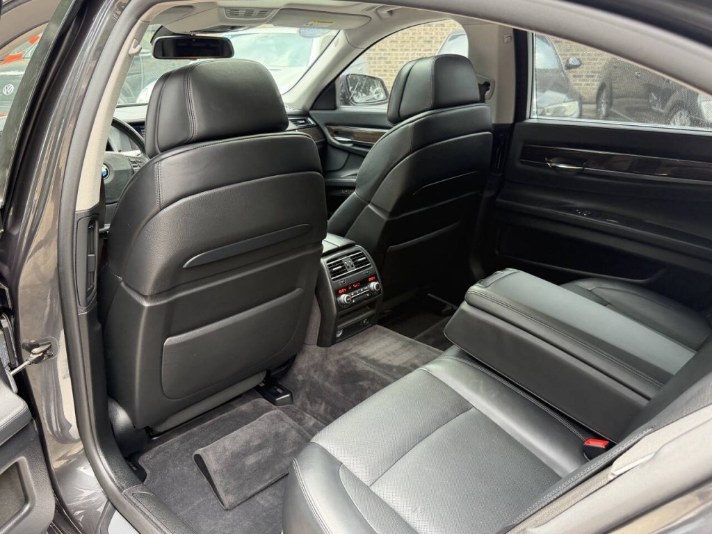 2010 BMW 7 Series Image 45
