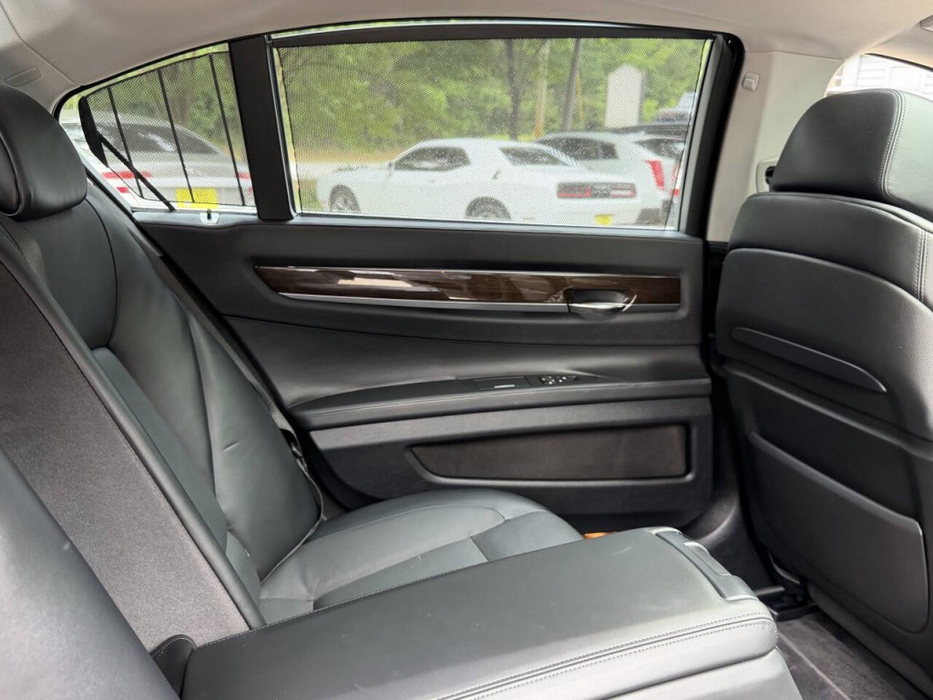 2010 BMW 7 Series Image 51