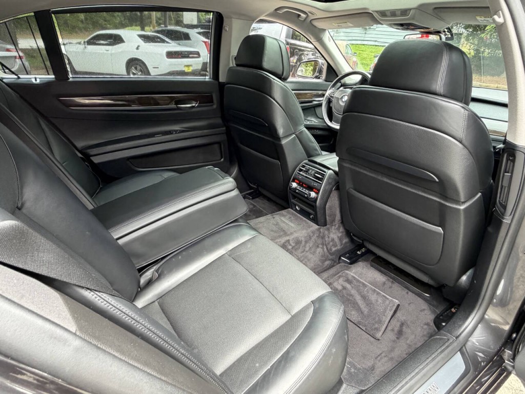 2010 BMW 7 Series Image 52