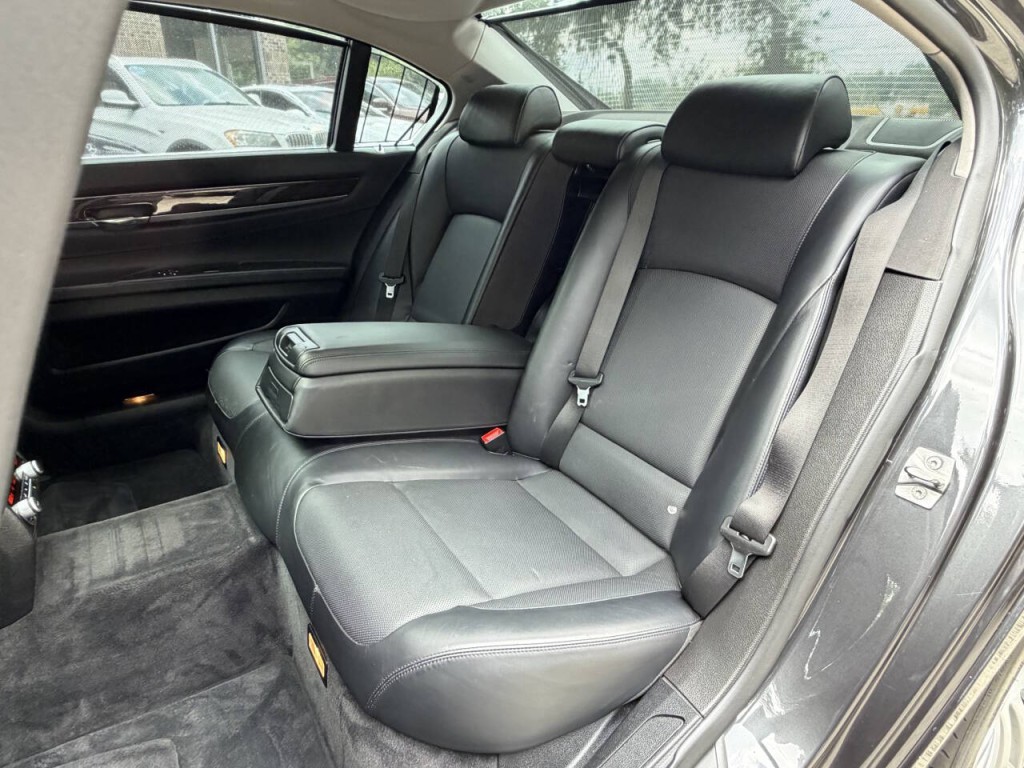 2010 BMW 7 Series Image 53