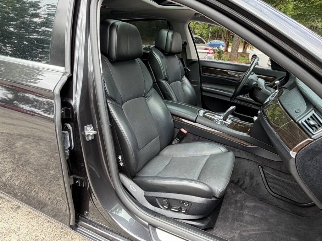 2010 BMW 7 Series Image 56