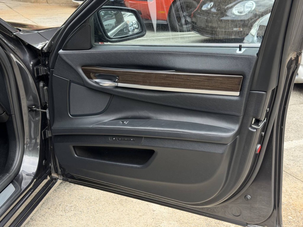 2010 BMW 7 Series Image 57