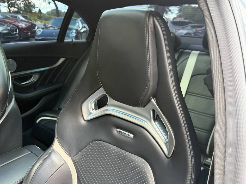 2016 Mercedes-Benz C-Class Image 18