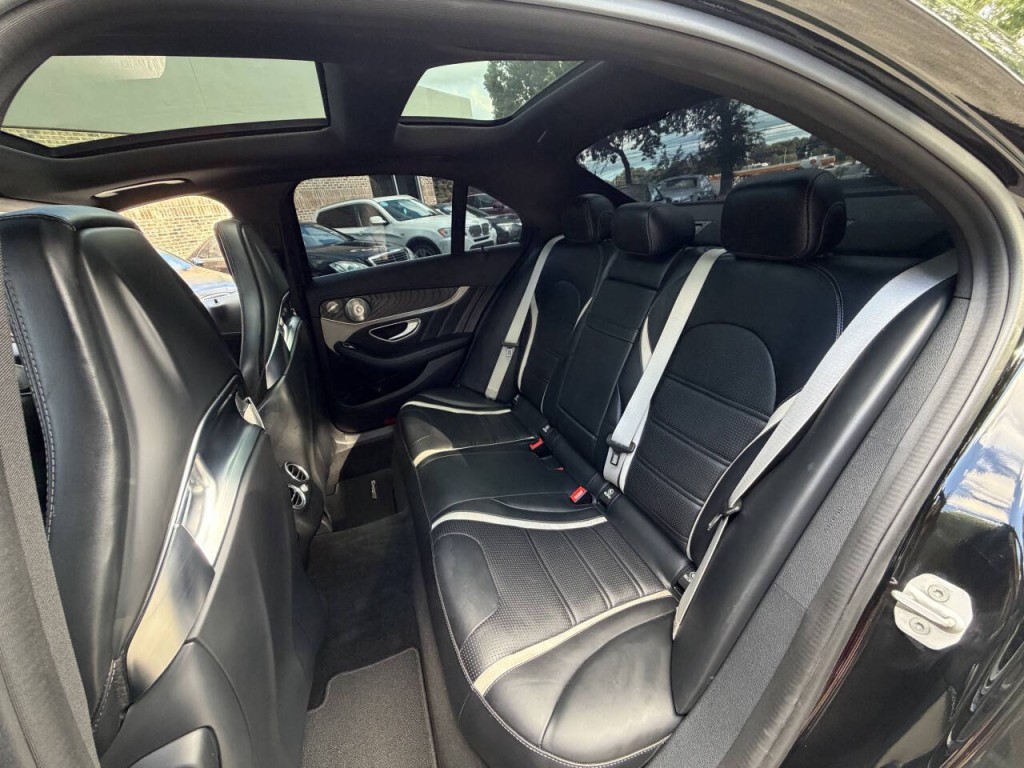2016 Mercedes-Benz C-Class Image 24