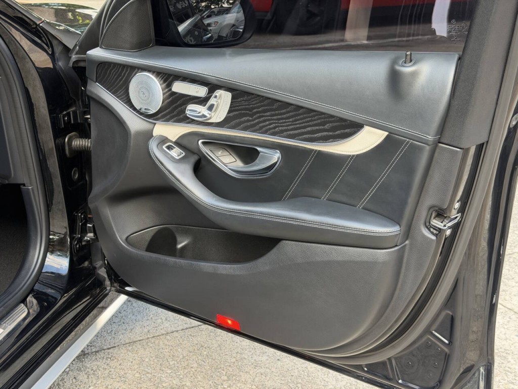2016 Mercedes-Benz C-Class Image 27