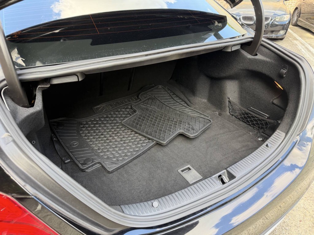 2016 Mercedes-Benz C-Class Image 30