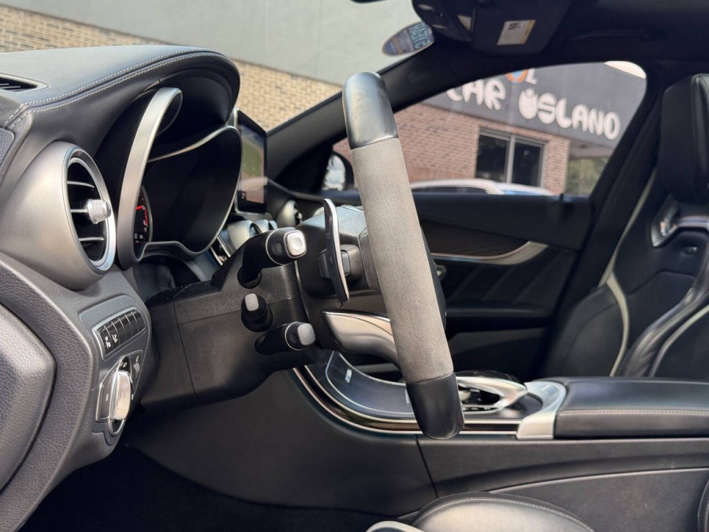 2016 Mercedes-Benz C-Class Image 38