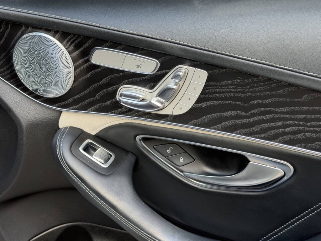 2016 Mercedes-Benz C-Class Image 42