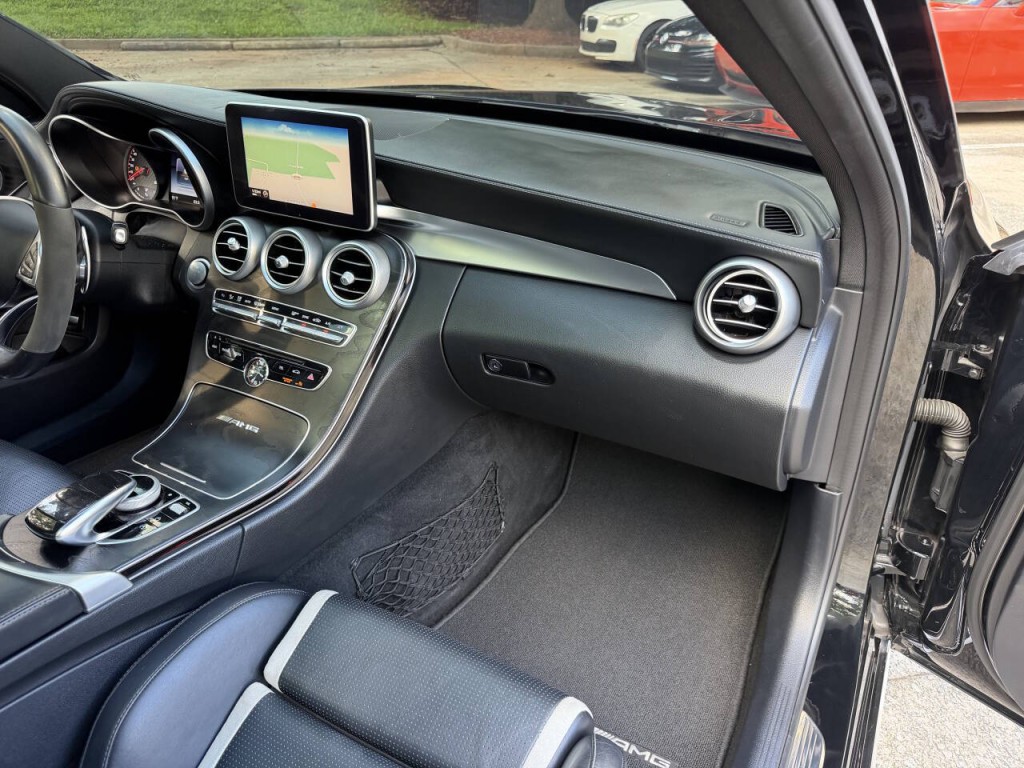 2016 Mercedes-Benz C-Class Image 44