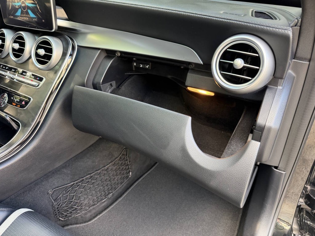 2016 Mercedes-Benz C-Class Image 48