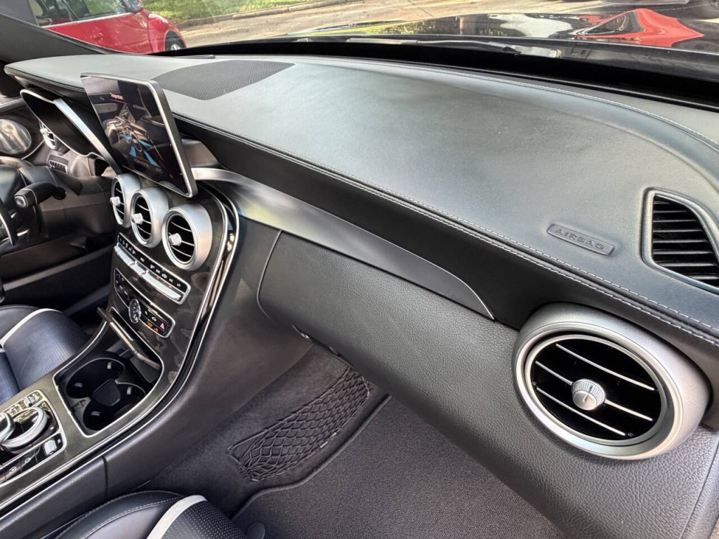 2016 Mercedes-Benz C-Class Image 49