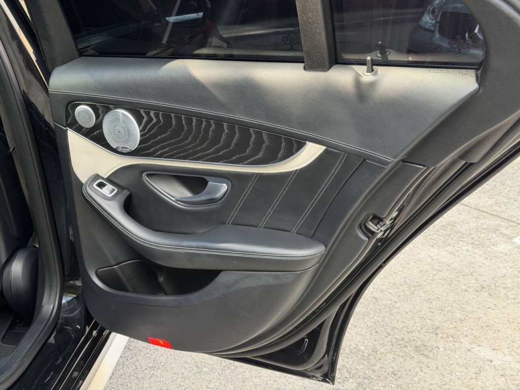 2016 Mercedes-Benz C-Class Image 52