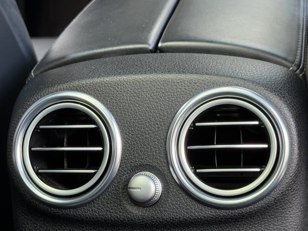 2016 Mercedes-Benz C-Class Image 55