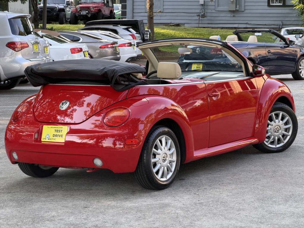 2005 Volkswagen Beetle Image 2