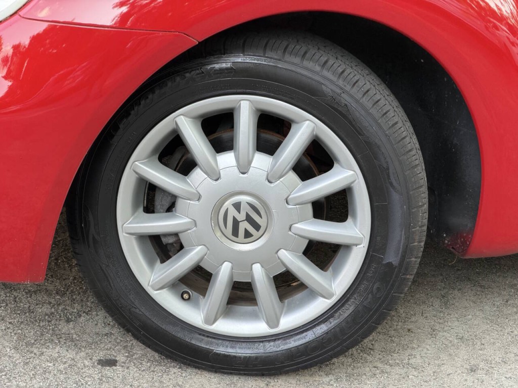 2005 Volkswagen Beetle Image 6