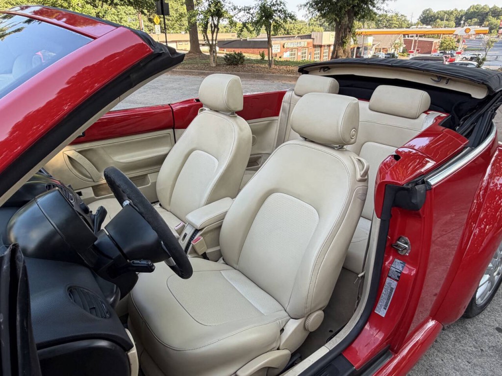 2005 Volkswagen Beetle Image 9