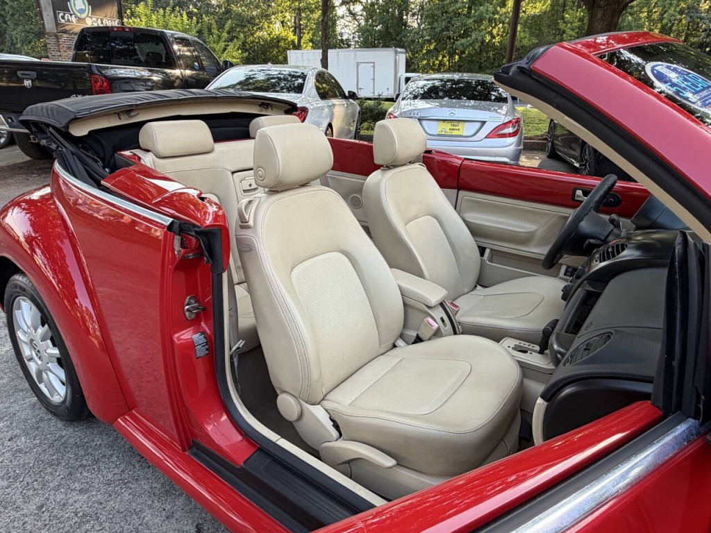 2005 Volkswagen Beetle Image 10