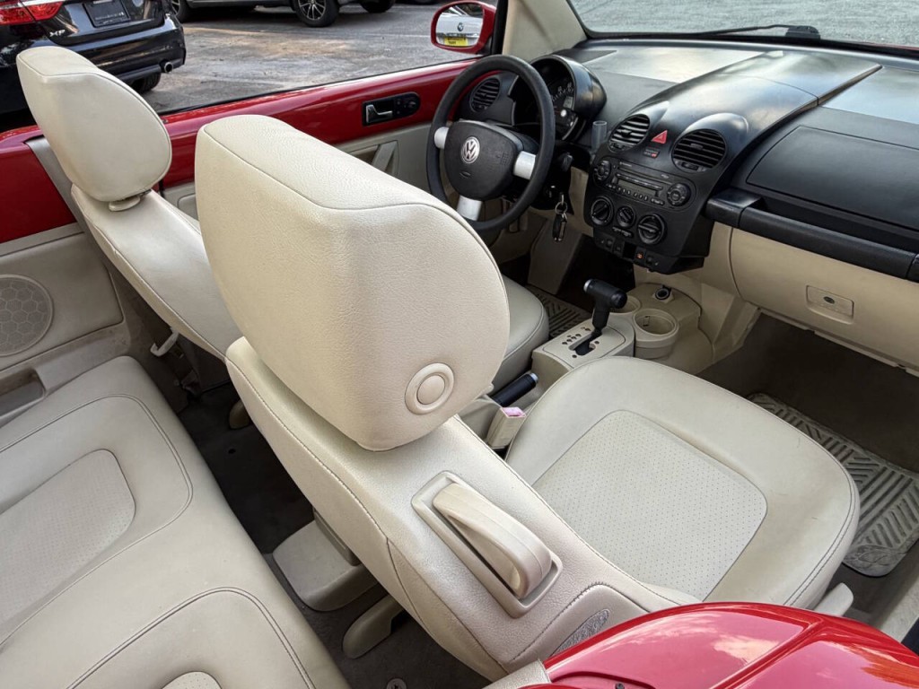 2005 Volkswagen Beetle Image 21
