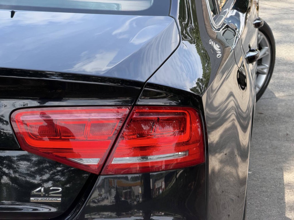 2012 Audi A8 Image 4