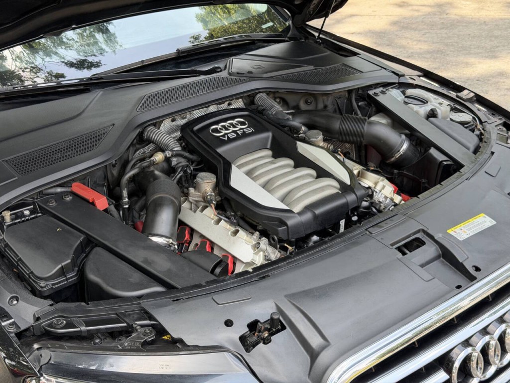 2012 Audi A8 Image 9
