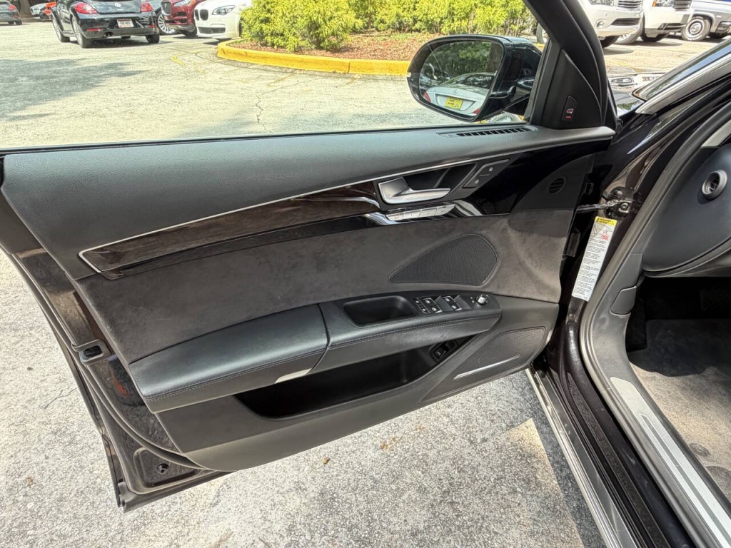 2012 Audi A8 Image 16