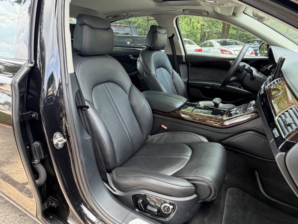 2012 Audi A8 Image 18