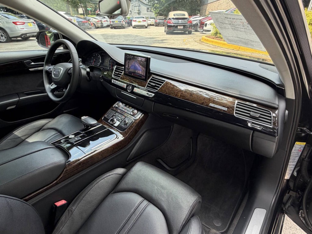 2012 Audi A8 Image 21
