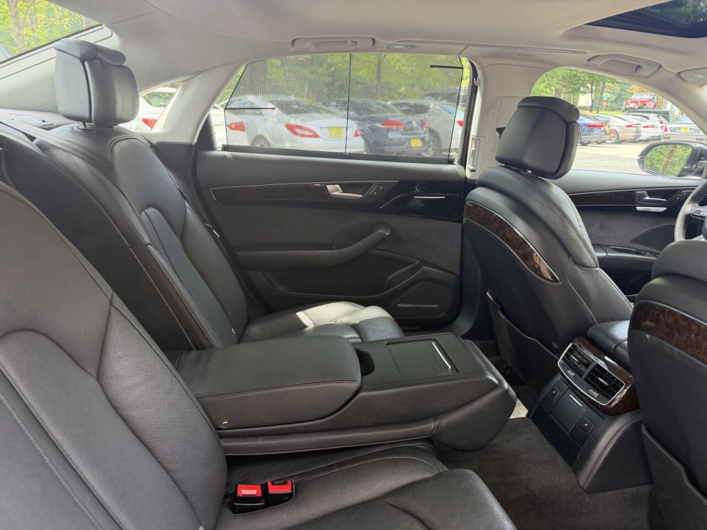 2012 Audi A8 Image 23