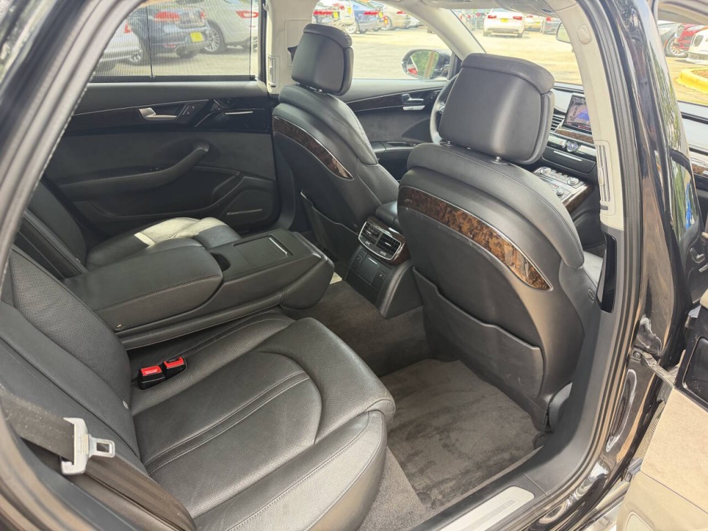 2012 Audi A8 Image 24