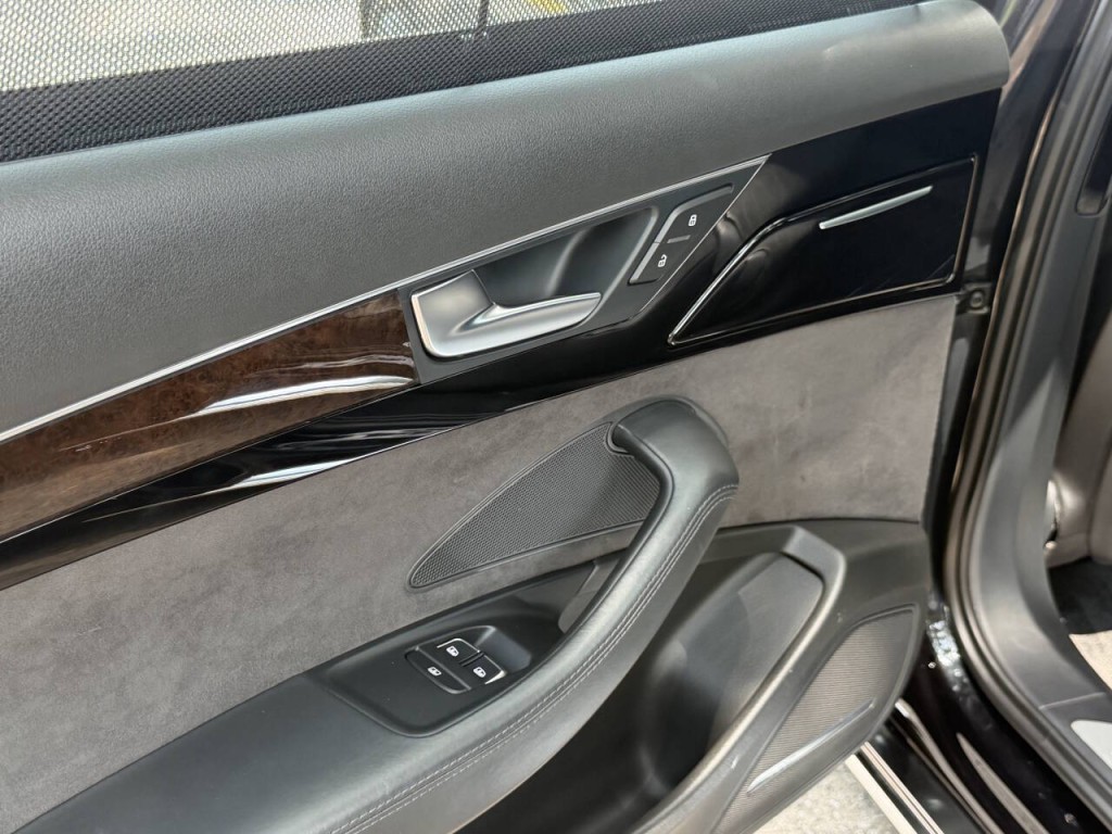2012 Audi A8 Image 26