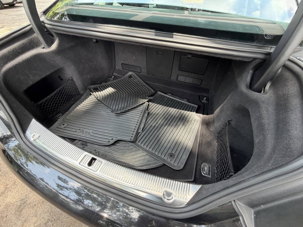 2012 Audi A8 Image 30