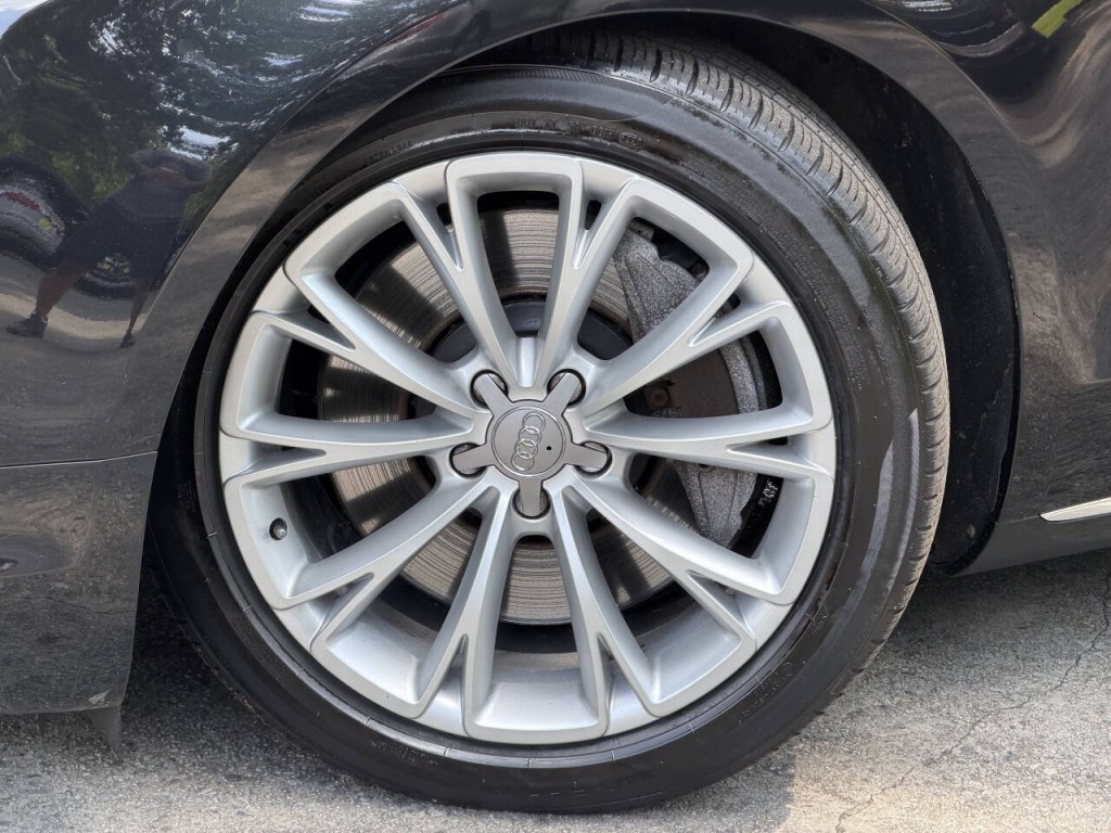 2012 Audi A8 Image 37