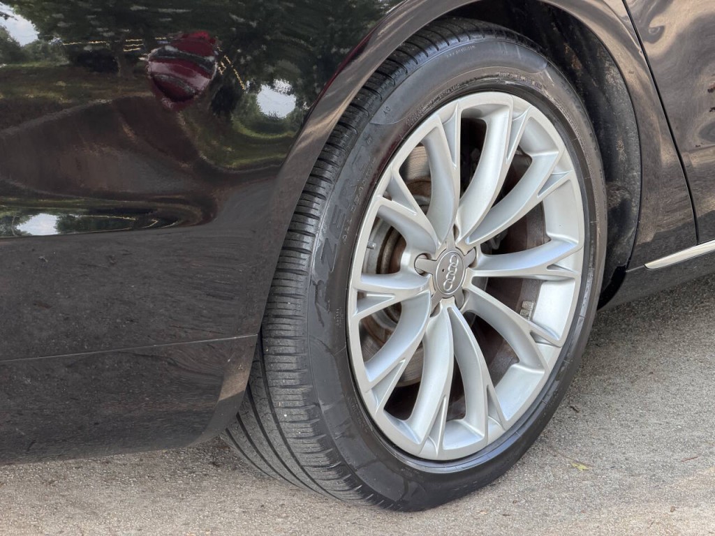 2012 Audi A8 Image 40
