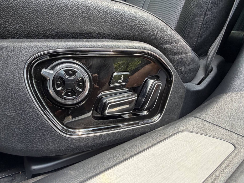 2012 Audi A8 Image 42