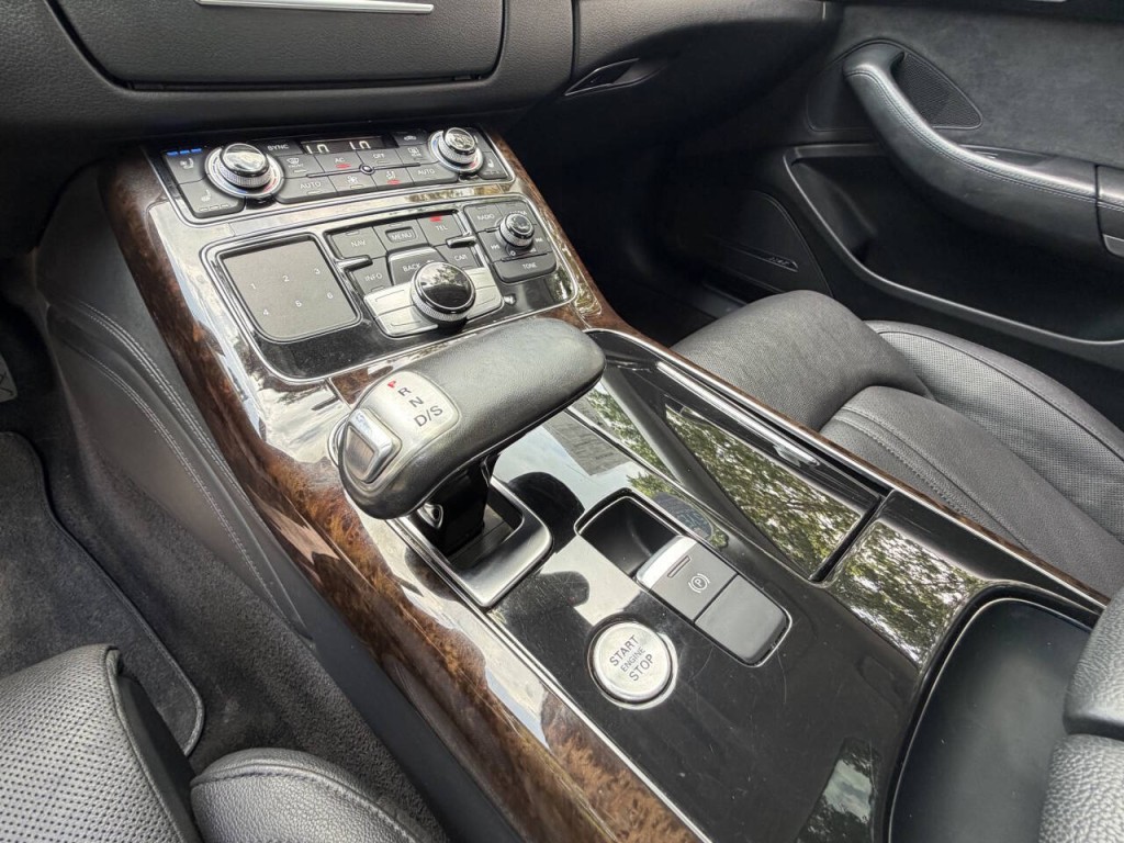 2012 Audi A8 Image 44
