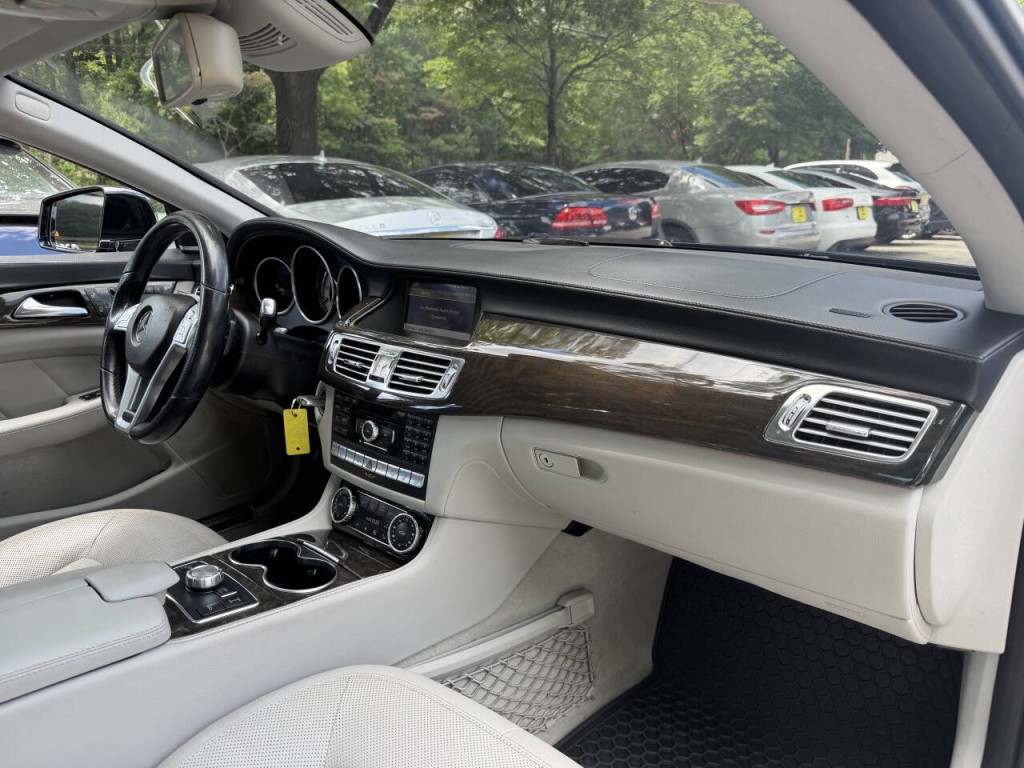 2012 Mercedes-Benz CLS-Class Image 28