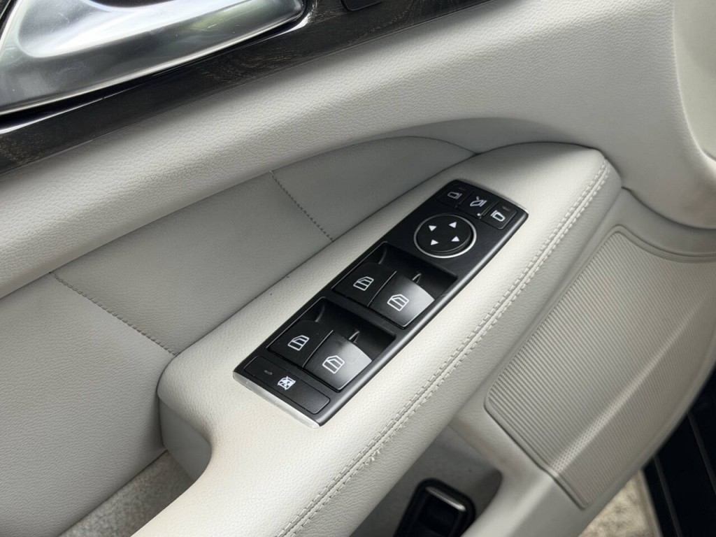 2012 Mercedes-Benz CLS-Class Image 29