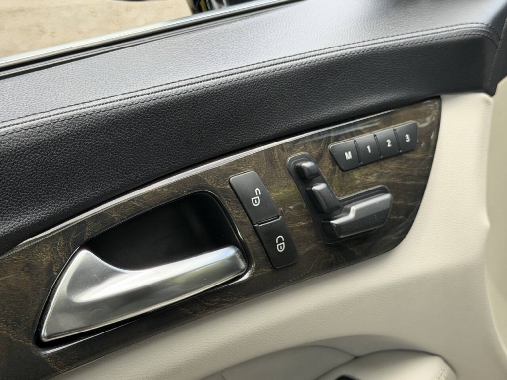 2012 Mercedes-Benz CLS-Class Image 39