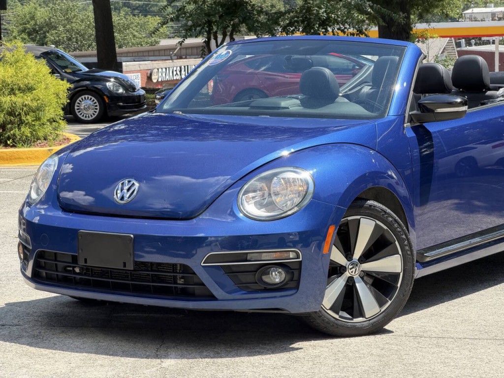 2013 Volkswagen Beetle Image 2