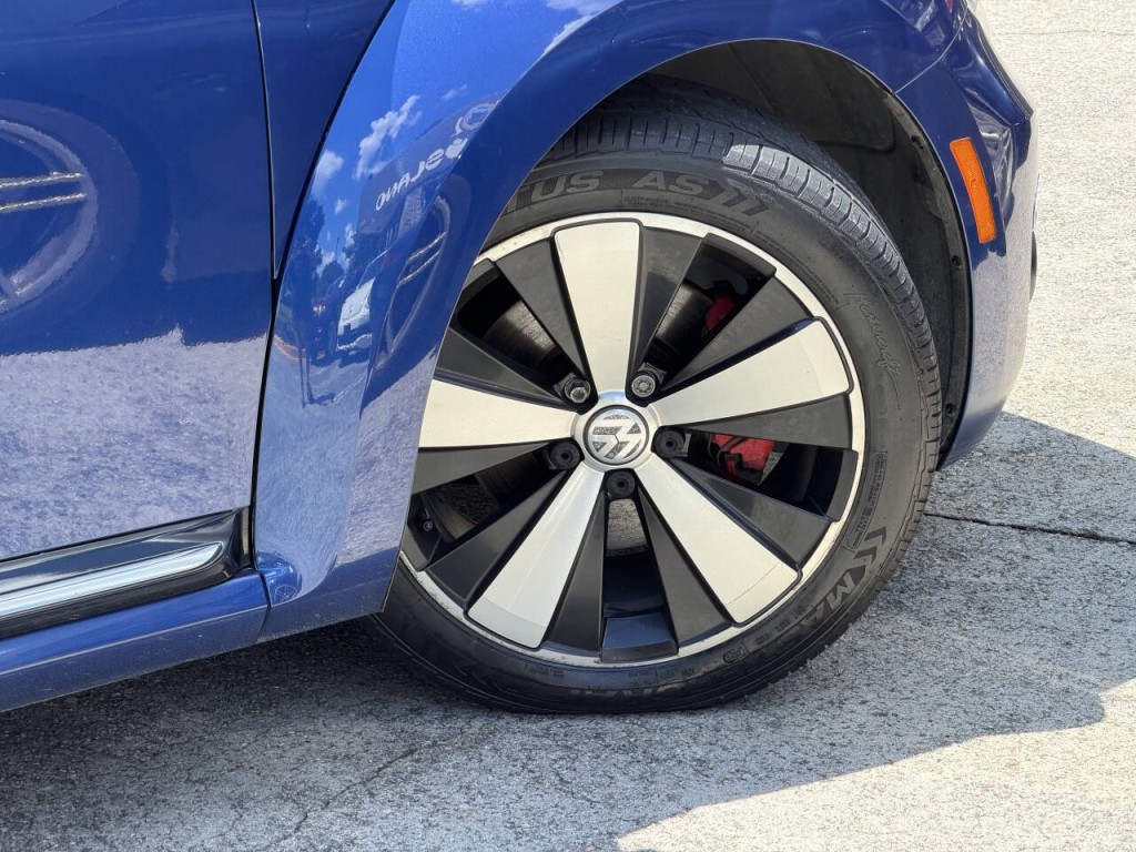 2013 Volkswagen Beetle Image 13