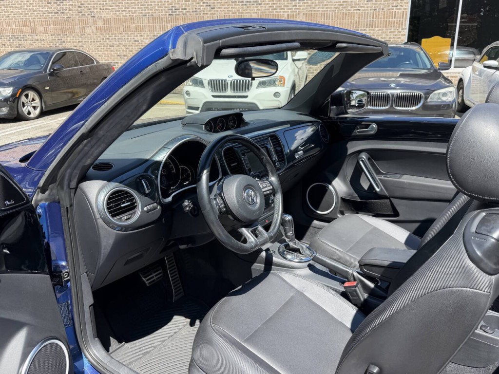 2013 Volkswagen Beetle Image 23