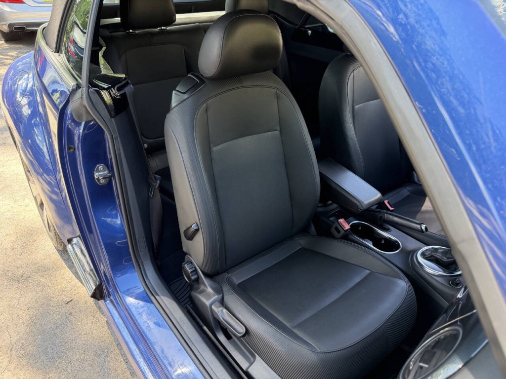 2013 Volkswagen Beetle Image 28
