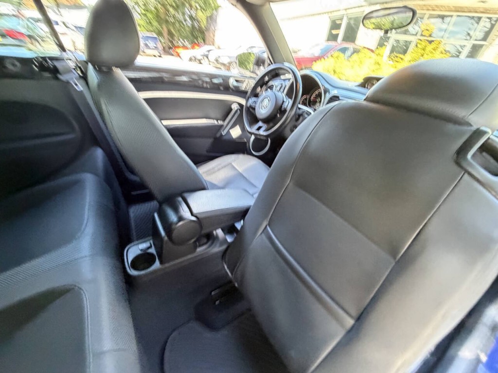2013 Volkswagen Beetle Image 36