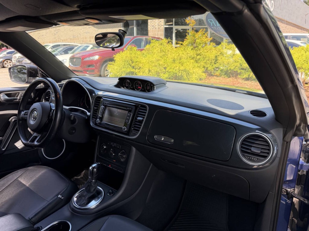 2013 Volkswagen Beetle Image 39